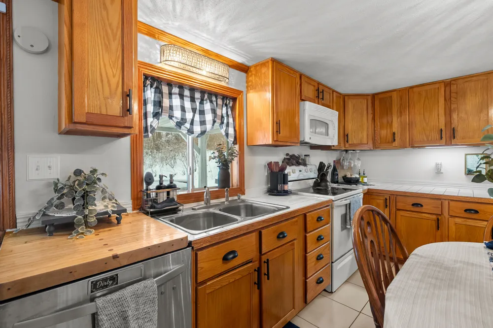 6670 Keyes Road Assyria Township, MI 49021