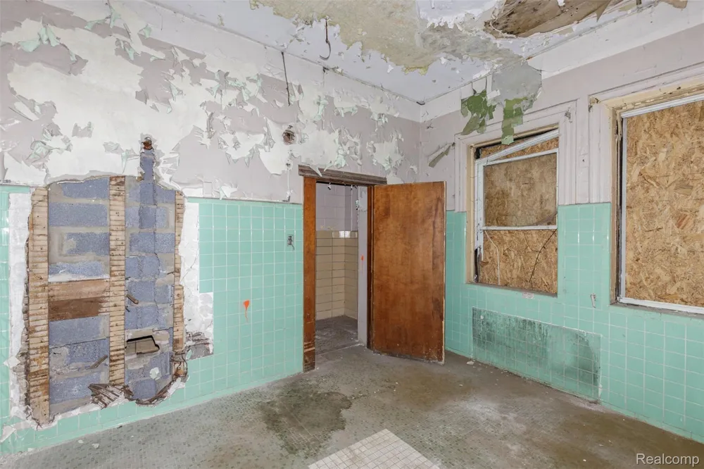 130 E GRAND BOULEVARD Detroit City, MI 48207