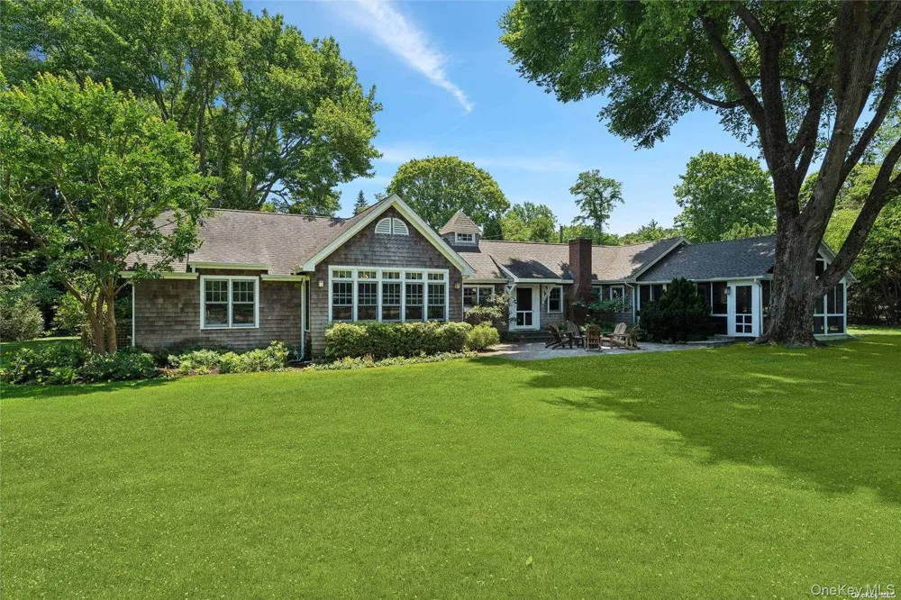 695 Main Street Westhampton Beach, NY 11978
