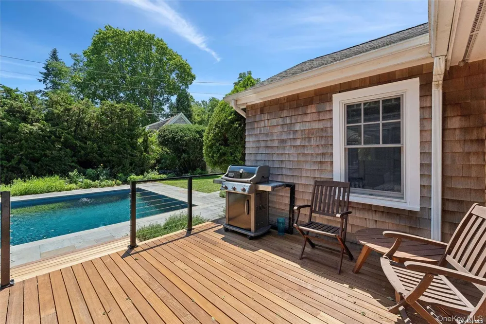 695 Main Street Westhampton Beach, NY 11978