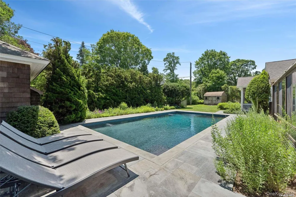 695 Main Street Westhampton Beach, NY 11978