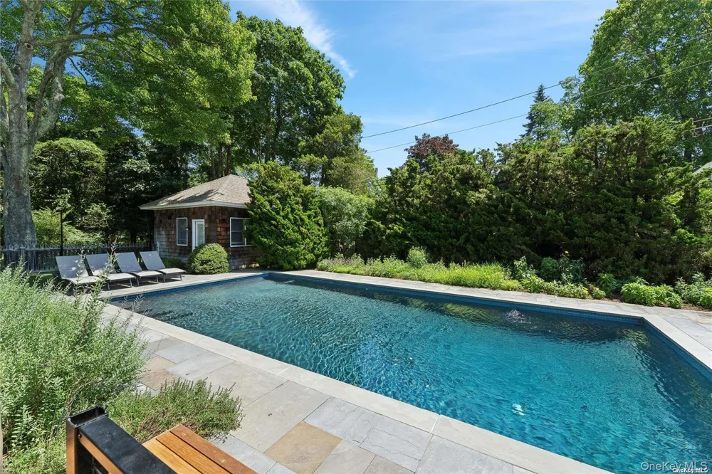 695 Main Street Westhampton Beach, NY 11978