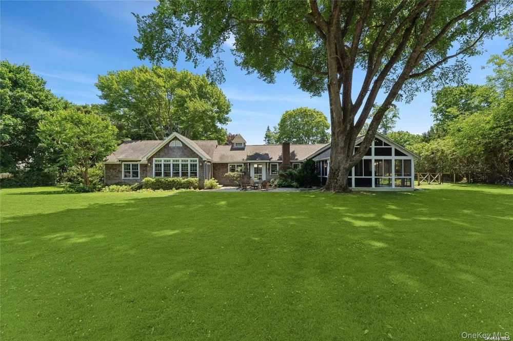 695 Main Street Westhampton Beach, NY 11978