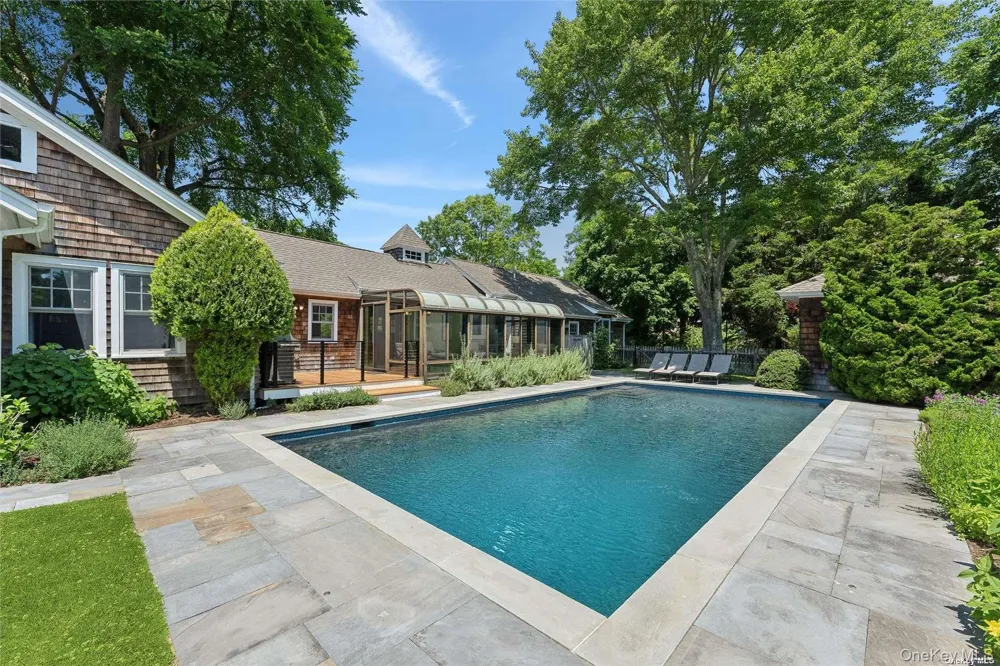 695 Main Street Westhampton Beach, NY 11978