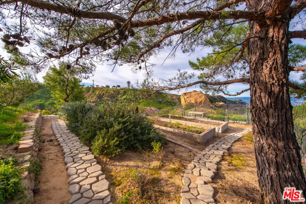 501 Sadie Road Topanga, CA 90290