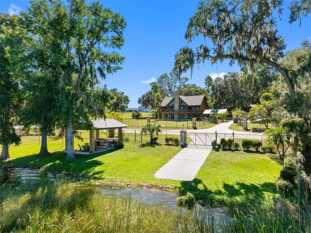 11401 THONOTOSASSA ROAD Thonotosassa, FL 33592