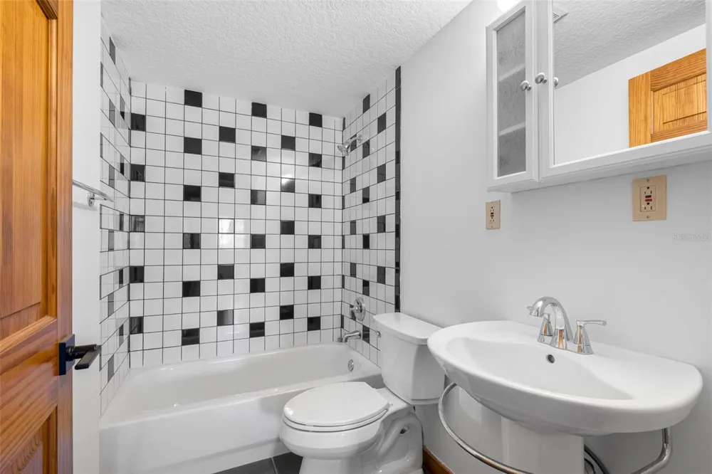 11401 THONOTOSASSA ROAD Thonotosassa, FL 33592