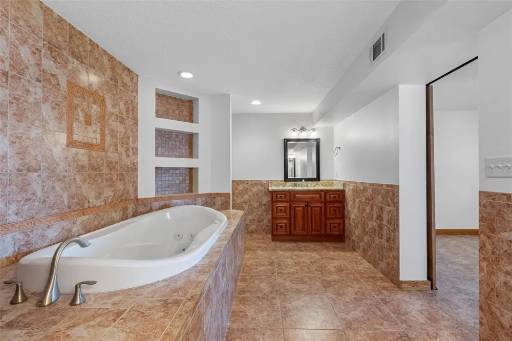11401 THONOTOSASSA ROAD Thonotosassa, FL 33592