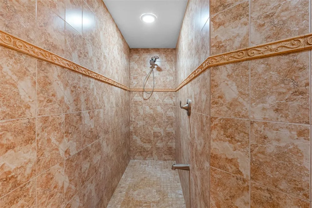11401 THONOTOSASSA ROAD Thonotosassa, FL 33592