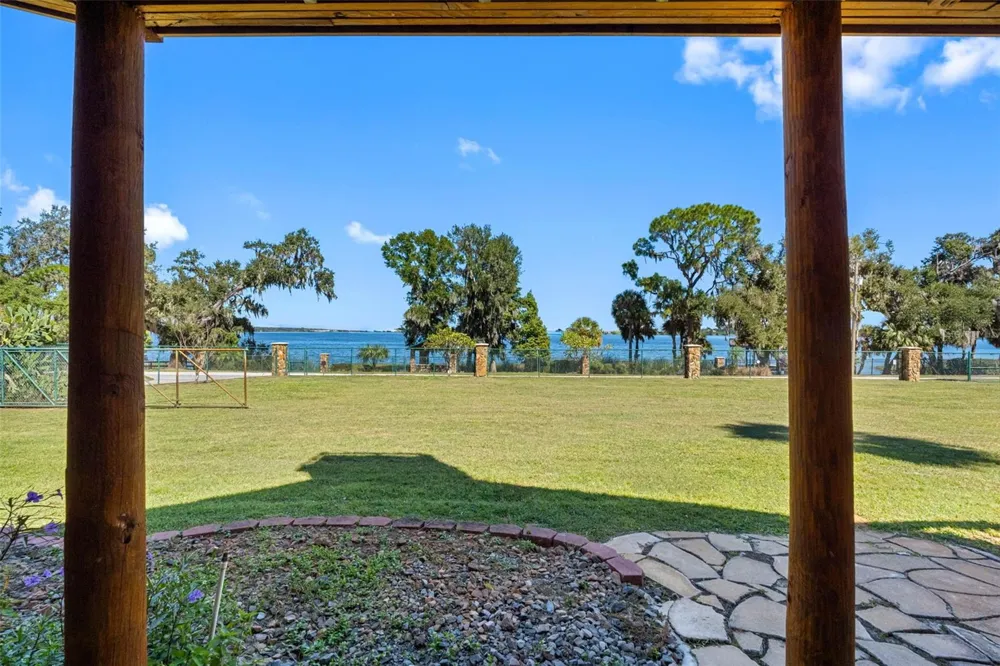 11401 THONOTOSASSA ROAD Thonotosassa, FL 33592