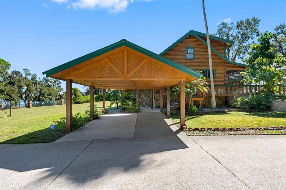 11401 THONOTOSASSA ROAD Thonotosassa, FL 33592