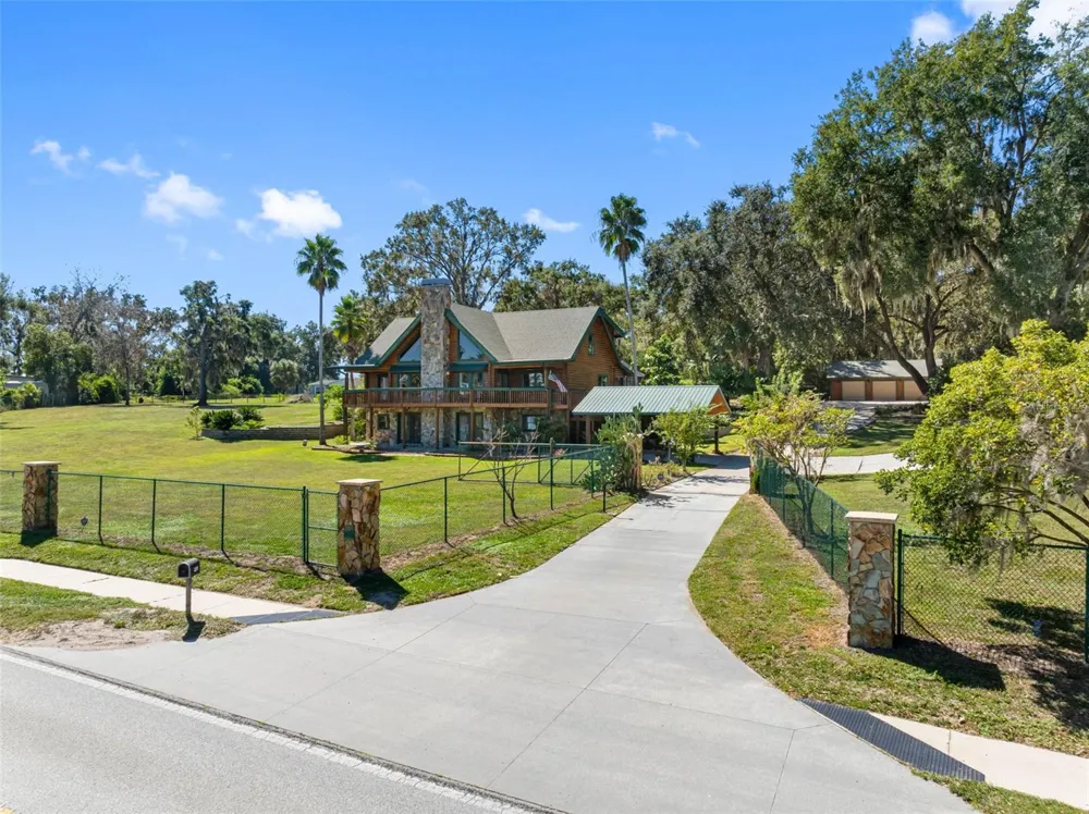 11401 THONOTOSASSA ROAD Thonotosassa, FL 33592