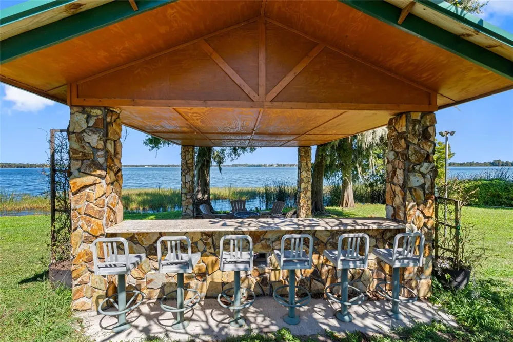 11401 THONOTOSASSA ROAD Thonotosassa, FL 33592