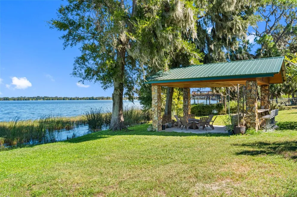 11401 THONOTOSASSA ROAD Thonotosassa, FL 33592