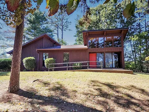 395 River Rd