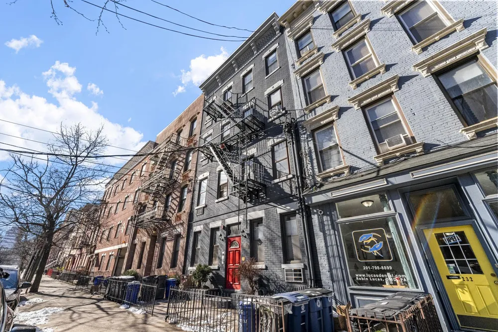 230 BLOOMFIELD ST #101