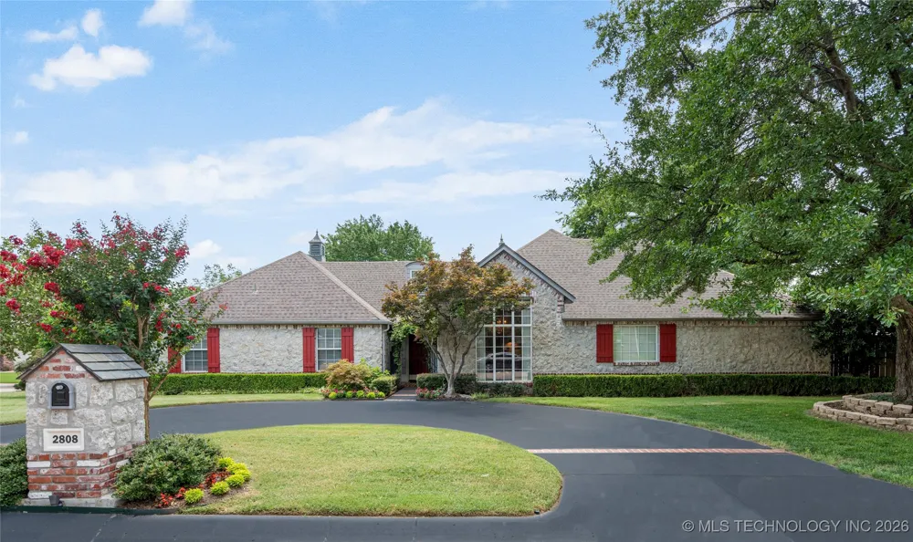 2808 E 82nd Place