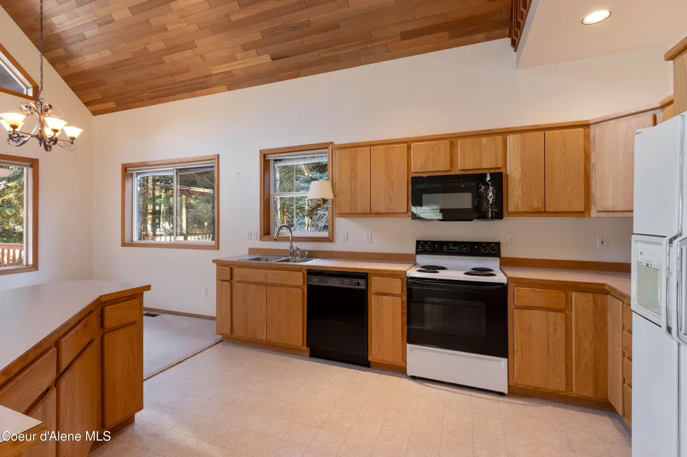 608 Meadowlark Lane Sandpoint, ID 83864