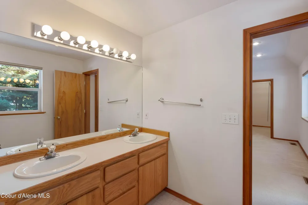 608 Meadowlark Lane Sandpoint, ID 83864