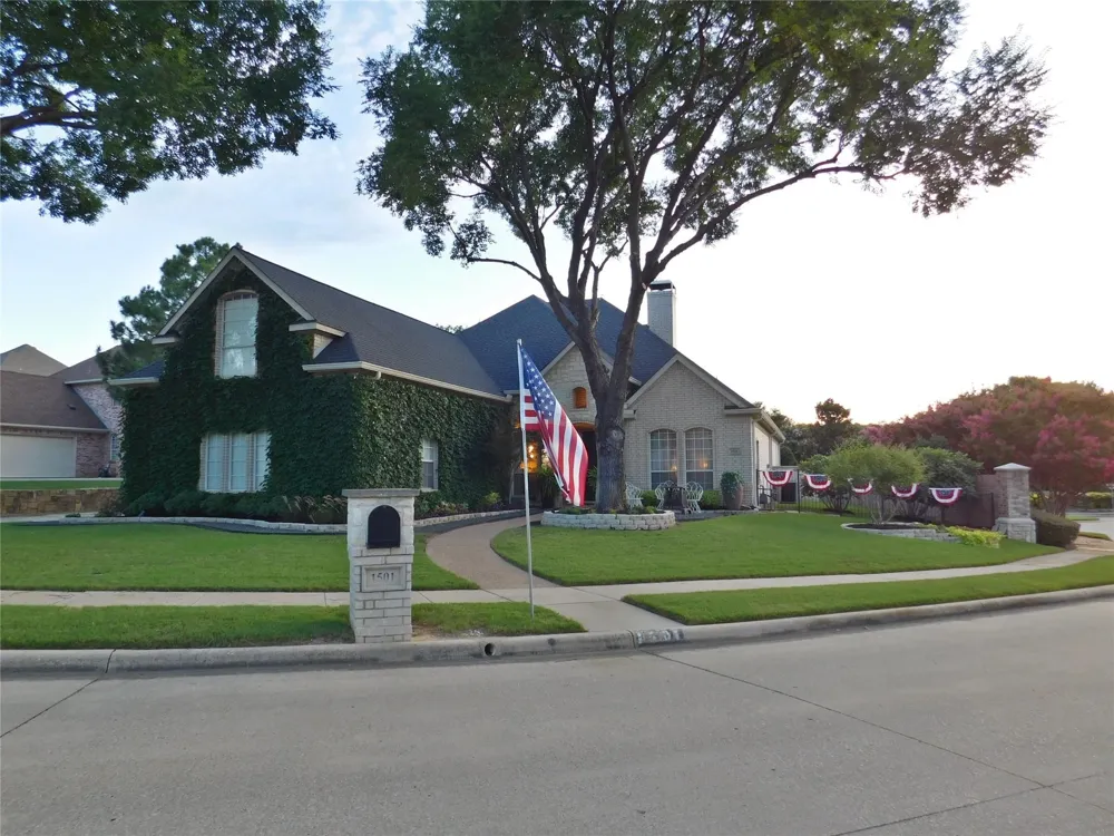 1501 Oakhollow Drive