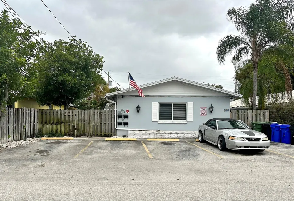 704 SE 14th Court #2