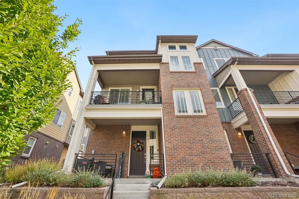 674 E Hinsdale Avenue