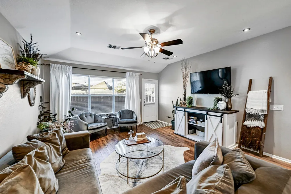 280 Spruce Drive Kyle, TX 78640
