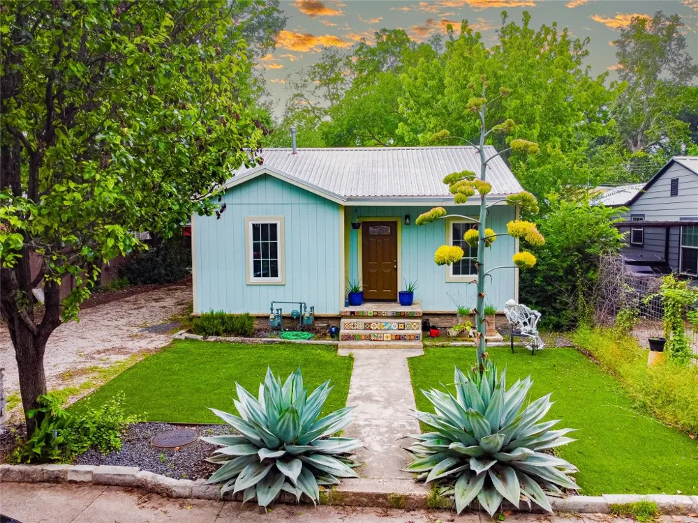 912 Calle Limon Drive