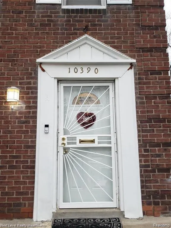 10390 SOMERSET AVENUE