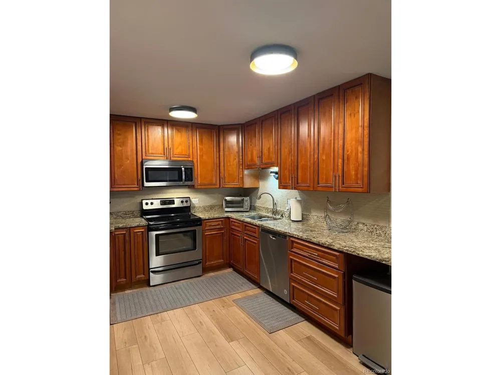 615 S Clinton Street #9B