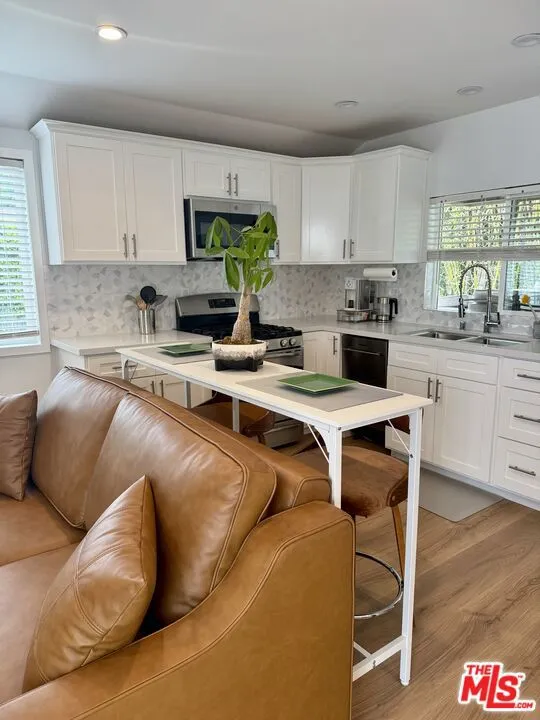 132 CARSON ROAD #A Beverly Hills, CA 90211