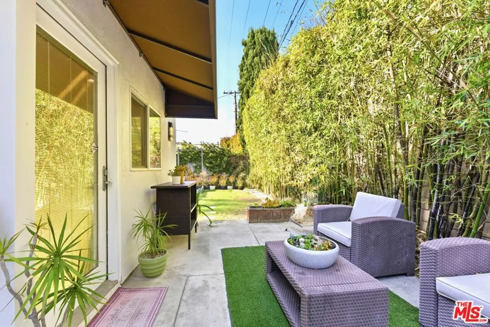 132 CARSON ROAD #A Beverly Hills, CA 90211