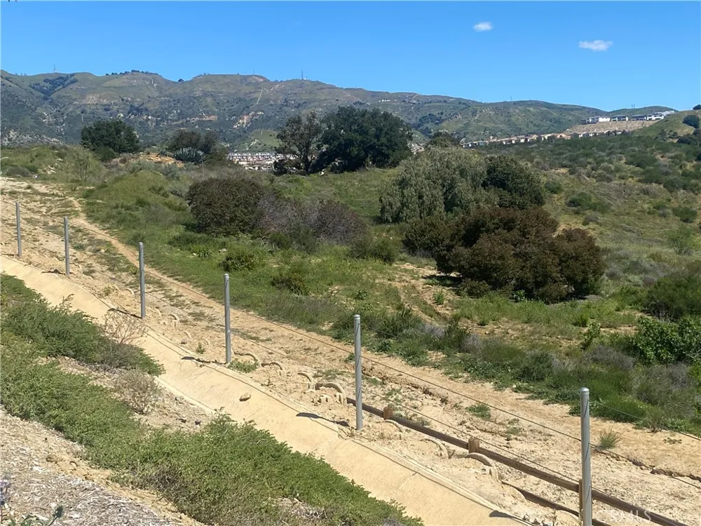 2 Coya Trail Chatsworth, CA 91311