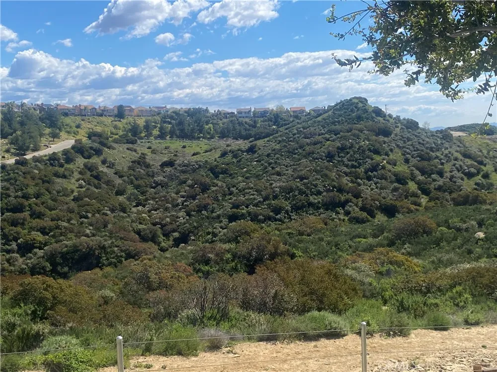 2 Coya Trail Chatsworth, CA 91311