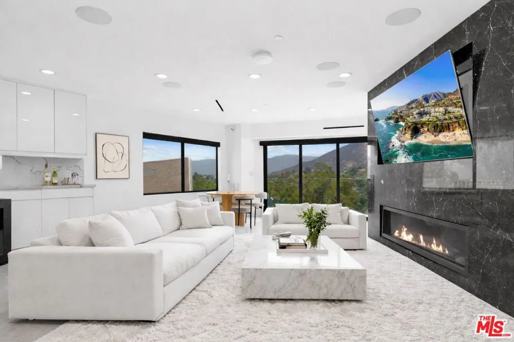 7141 Woodrow Wilson Drive