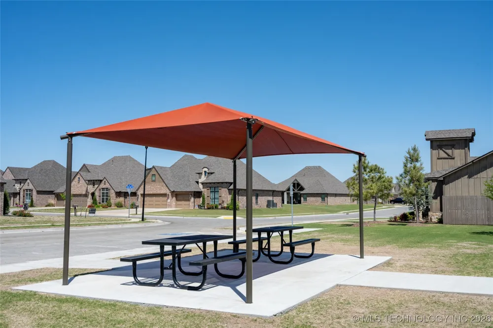 6113 30th Street Broken Arrow, OK 74014