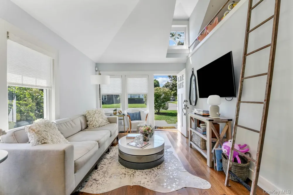 10 Henry Street Southampton, NY 11968