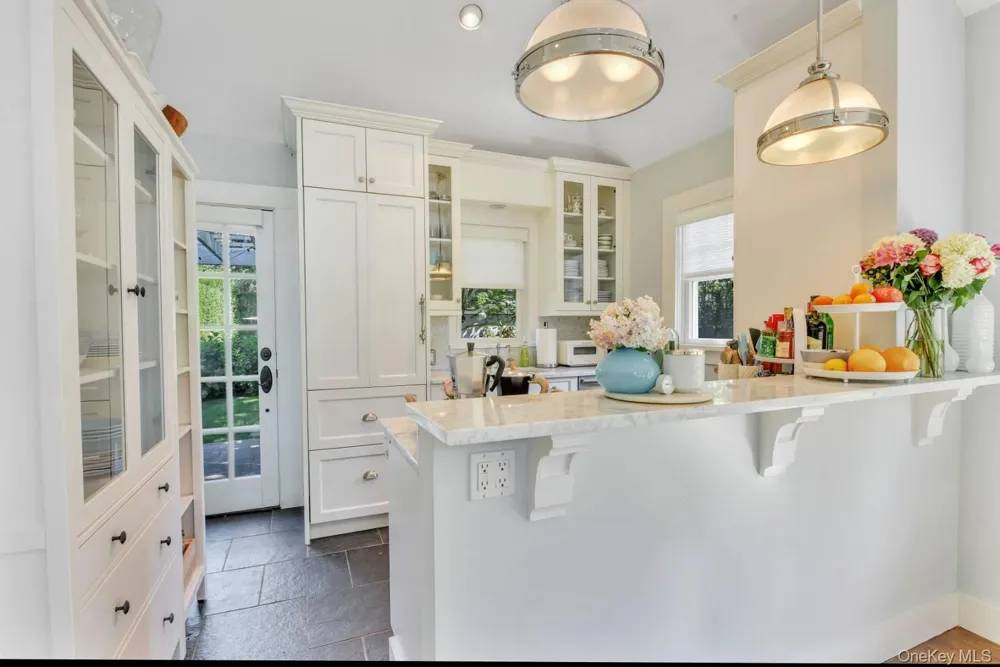 10 Henry Street Southampton, NY 11968