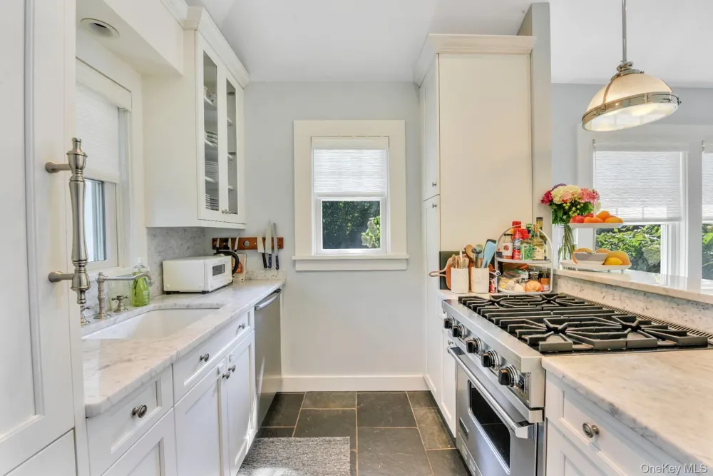 10 Henry Street Southampton, NY 11968