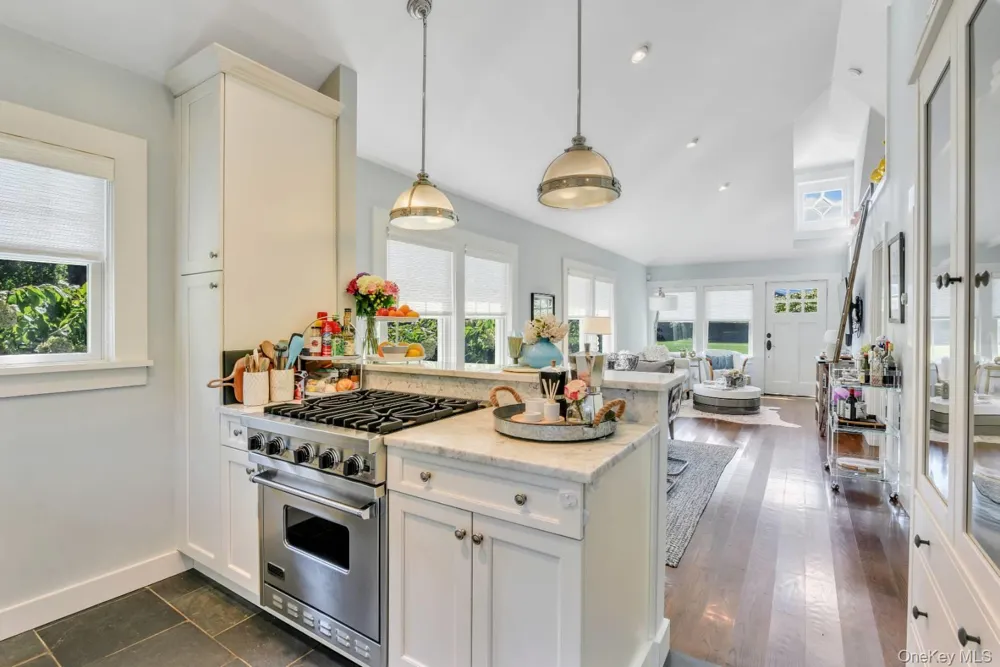 10 Henry Street Southampton, NY 11968