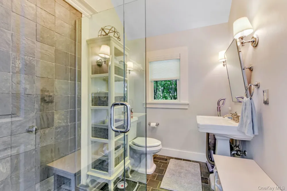 10 Henry Street Southampton, NY 11968