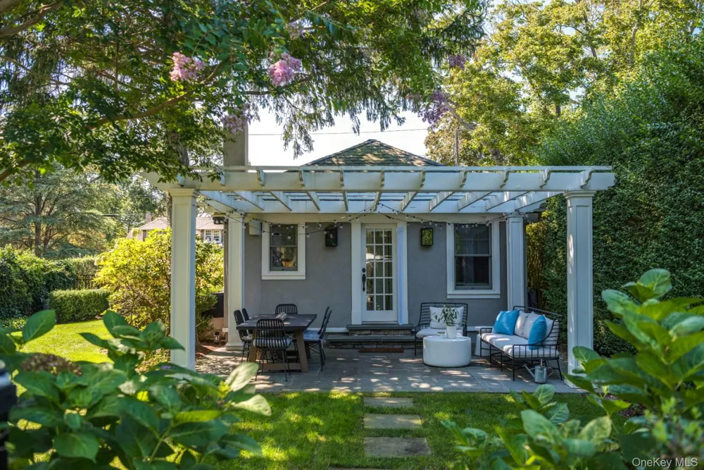 10 Henry Street Southampton, NY 11968