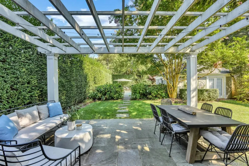 10 Henry Street Southampton, NY 11968