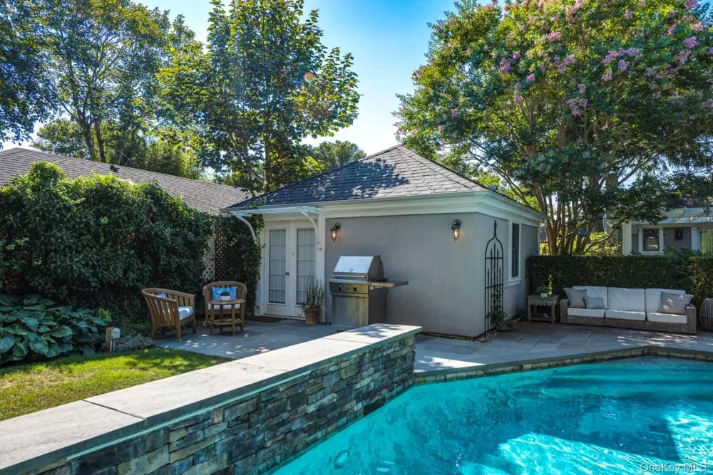 10 Henry Street Southampton, NY 11968