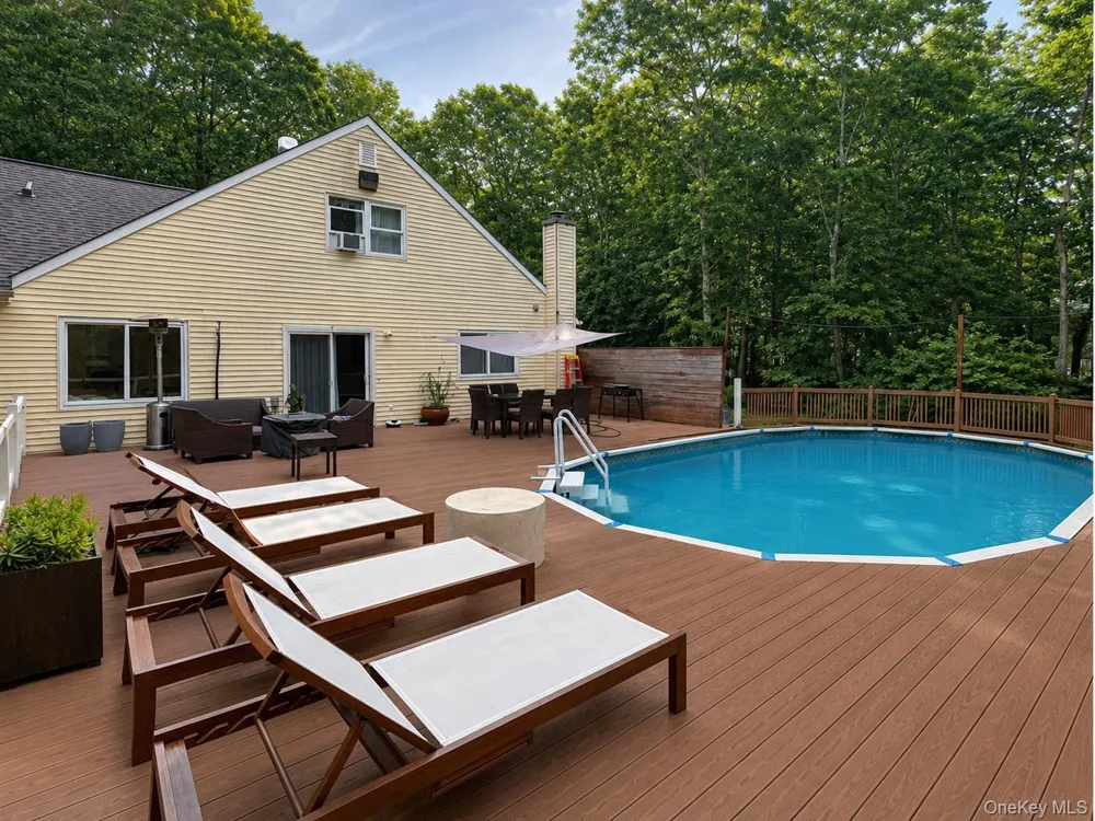4 Manor Hills Drive Manorville, NY 11949