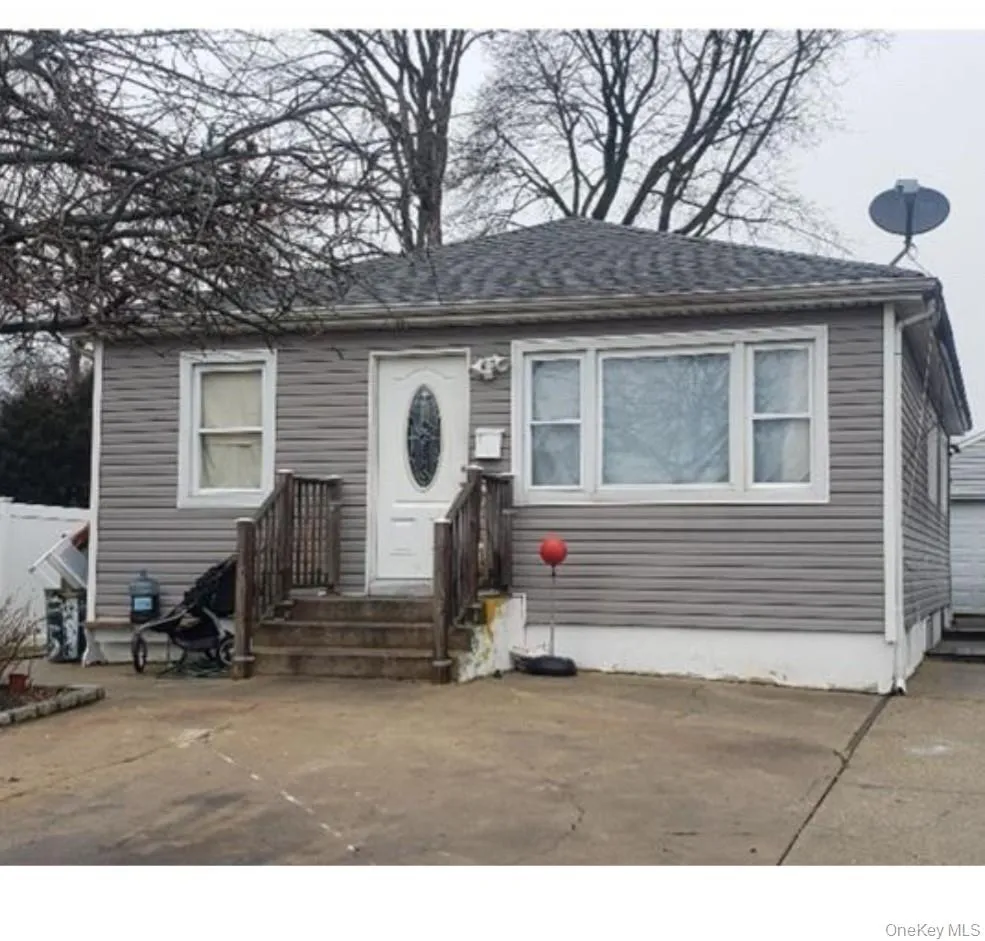 5 Campion Street Brentwood, NY 11717