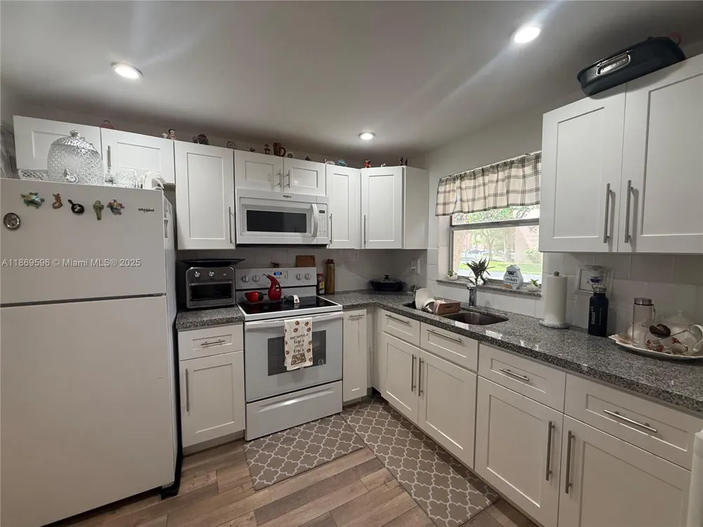 9581 Sunrise Lakes Blvd #101