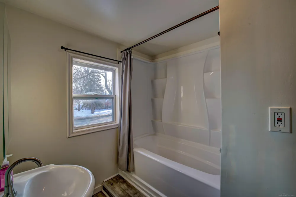 270 W Sanilac Sandusky City, MI 48471