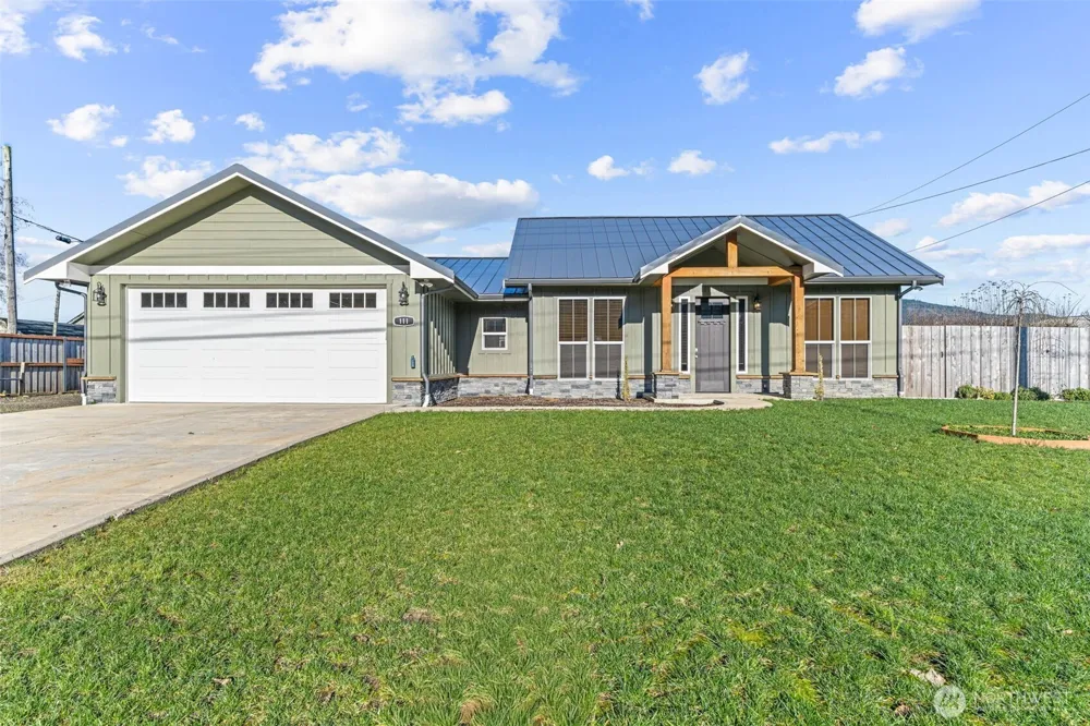 111 1st E South Bend, WA 99586