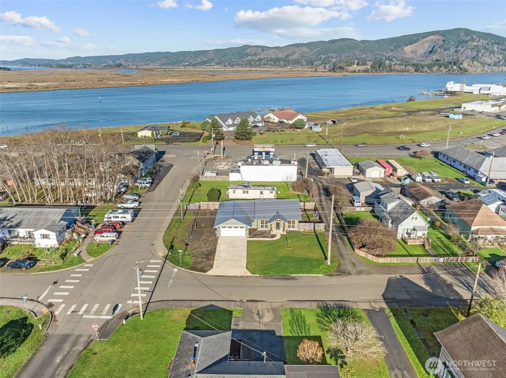 111 1st E South Bend, WA 99586
